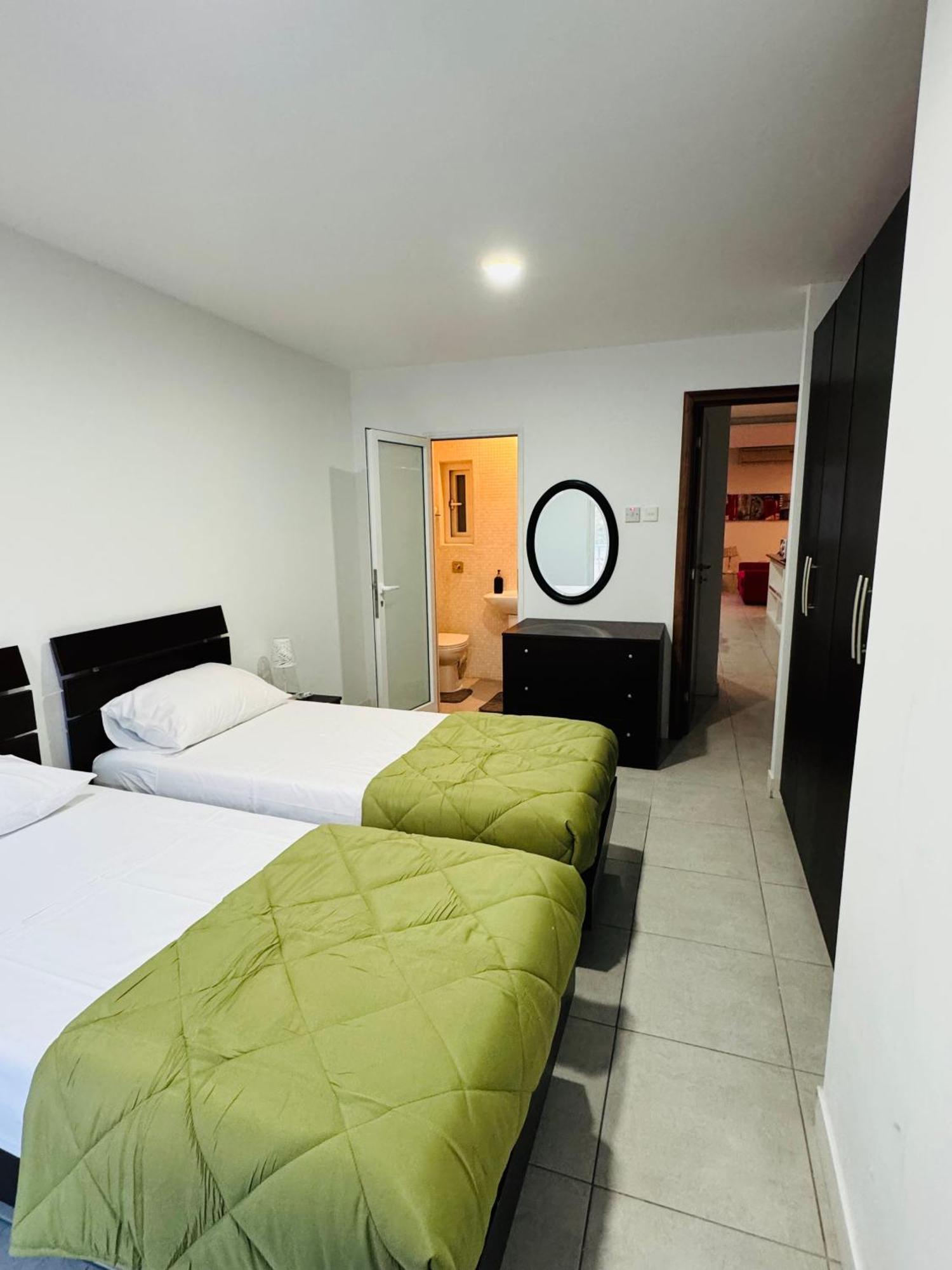 Specious In St Julians Appartement *