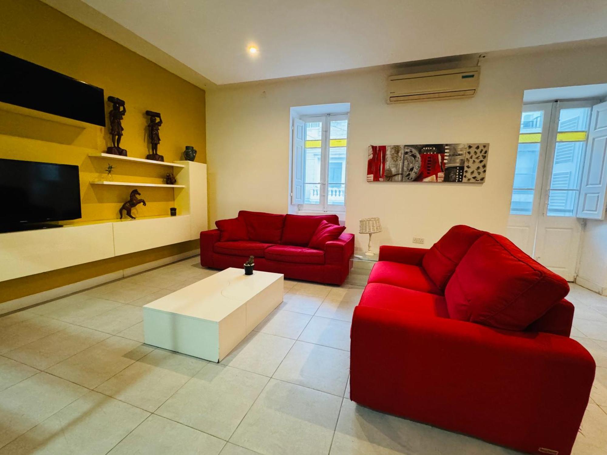 Specious In St Julians Апартаменты