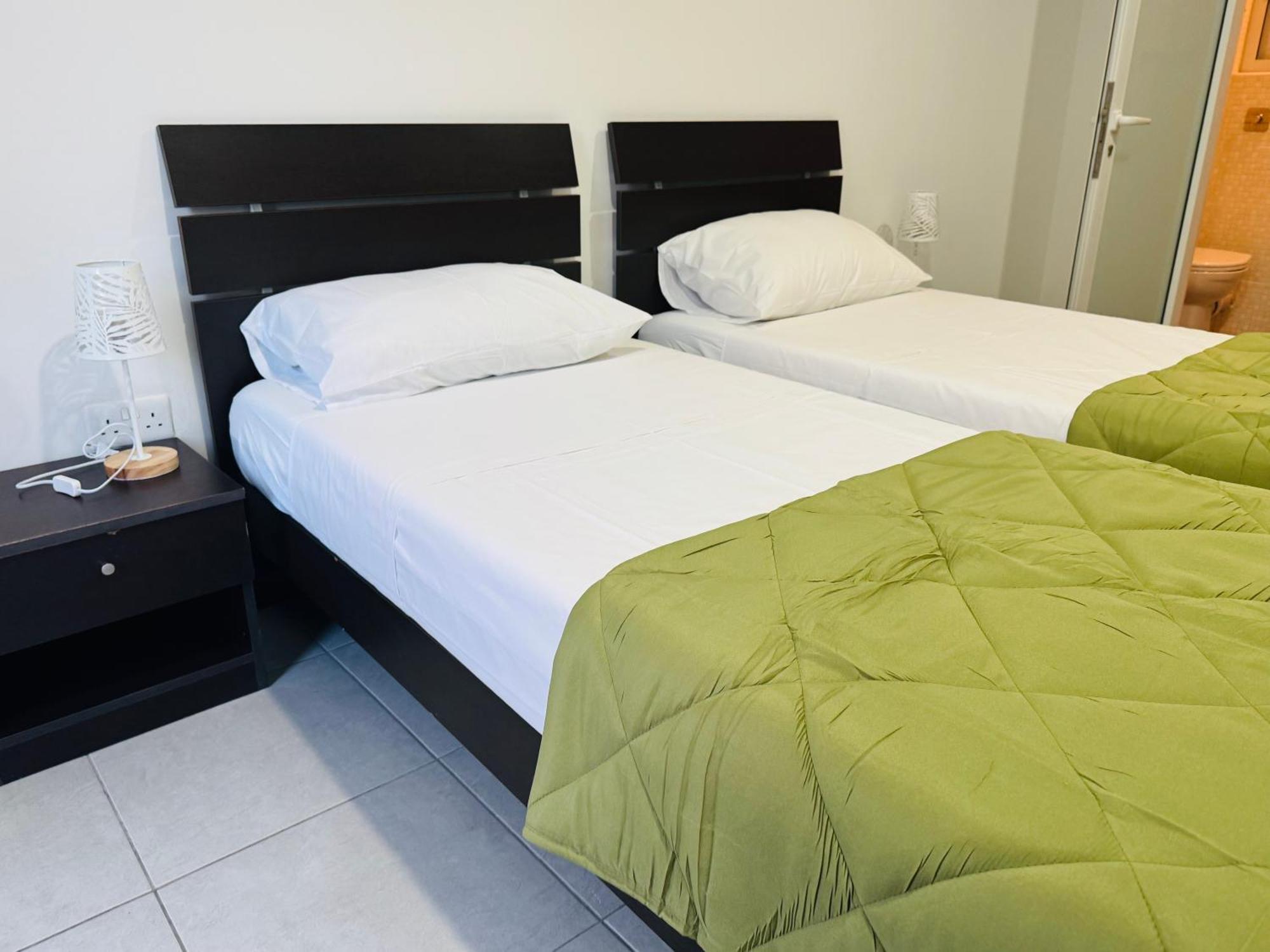 Апартаменты Specious In St Julians